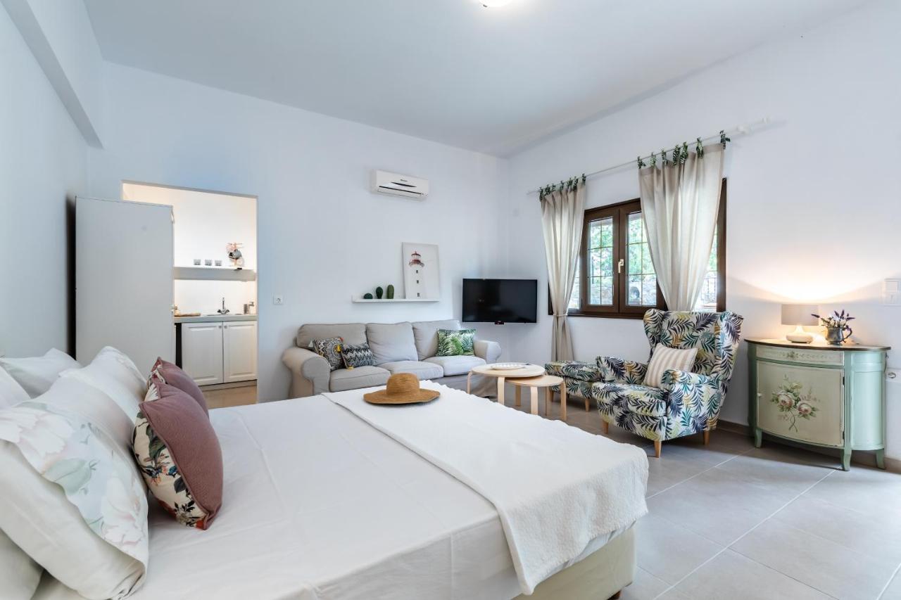 Oikia Guesthouse Stafylos Exterior photo